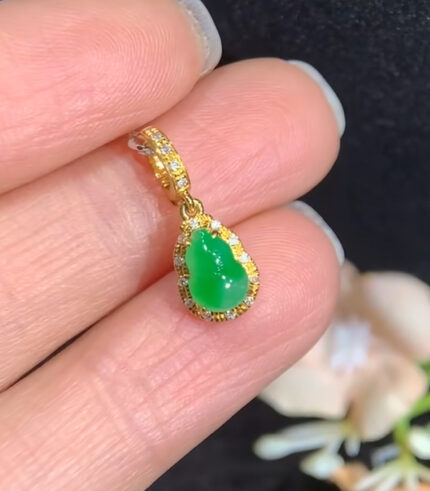 18K Gold Jade Gourd Teardrop Pendant （Earth and Metal)