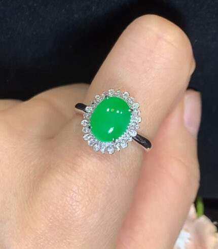 18K Yellow-Green Jadeite Egg-Shaped Ring (Earth and Wood)