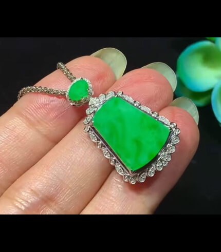 18K Diamond Jade Wu Shi Pendant (Wood and Earth)