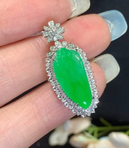 Vivid Green Diamond Jade FuGua Pendant (Wood and Eath)