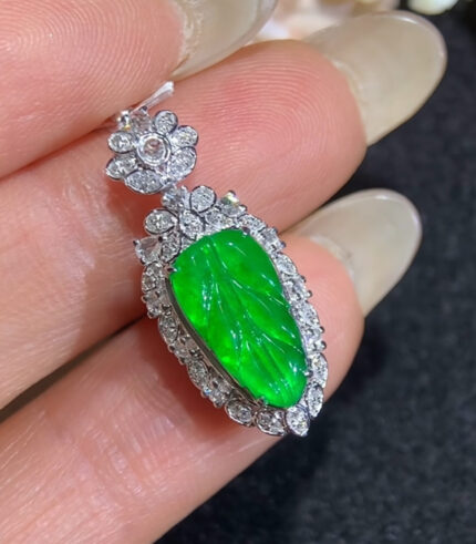 Diamond Jade Glass-type 18K Leaf Pendant (Earth and Wood)